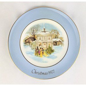 Vintage 1977 Christmas Porcelain Avon Collectible Plate Series Wedgwood England